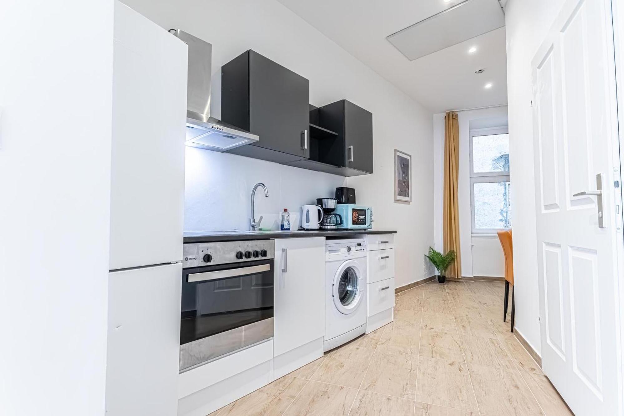 Cost Effective City Life 1Br In Classic Building Виена Екстериор снимка