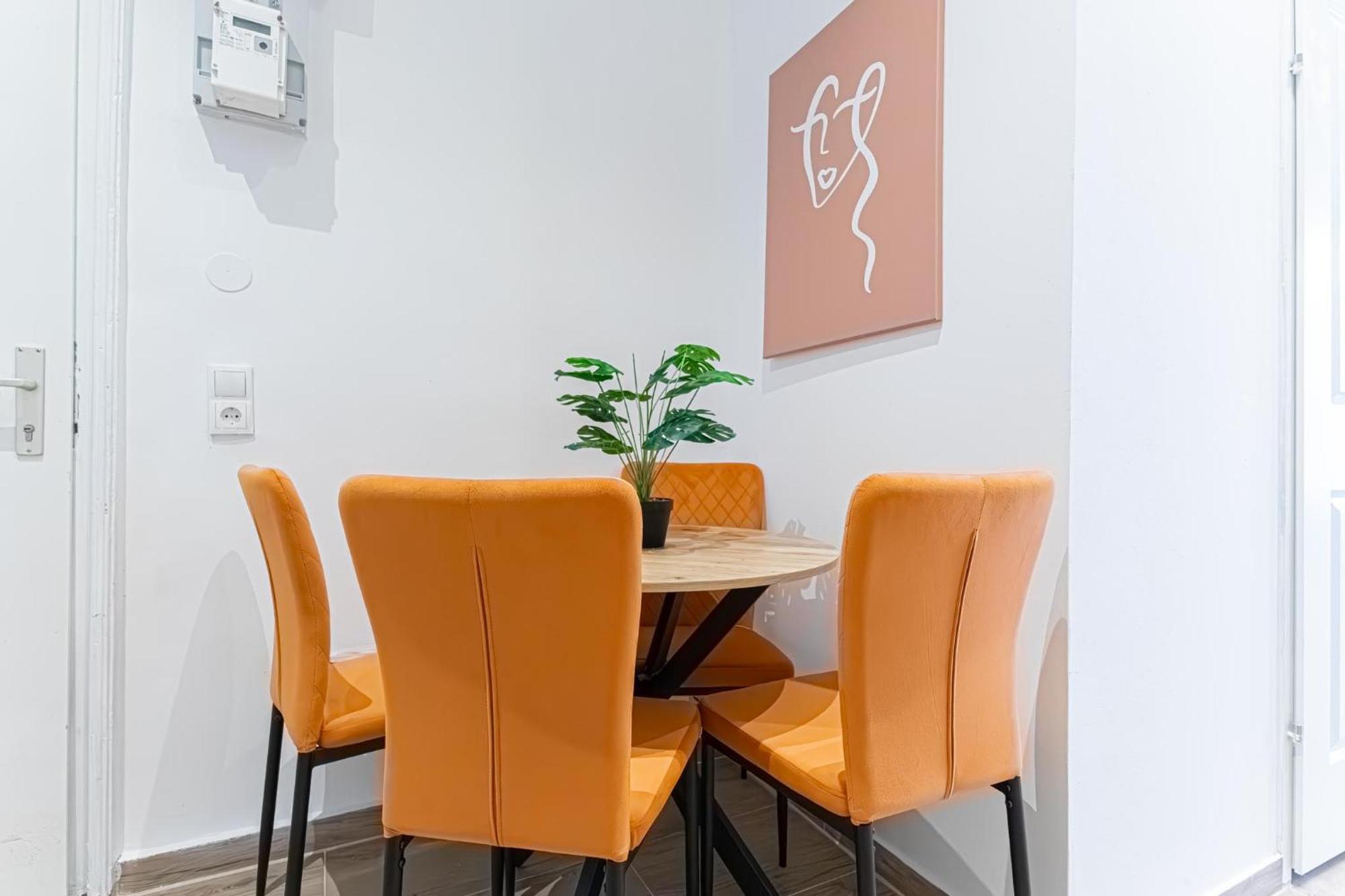 Cost Effective City Life 1Br In Classic Building Виена Екстериор снимка