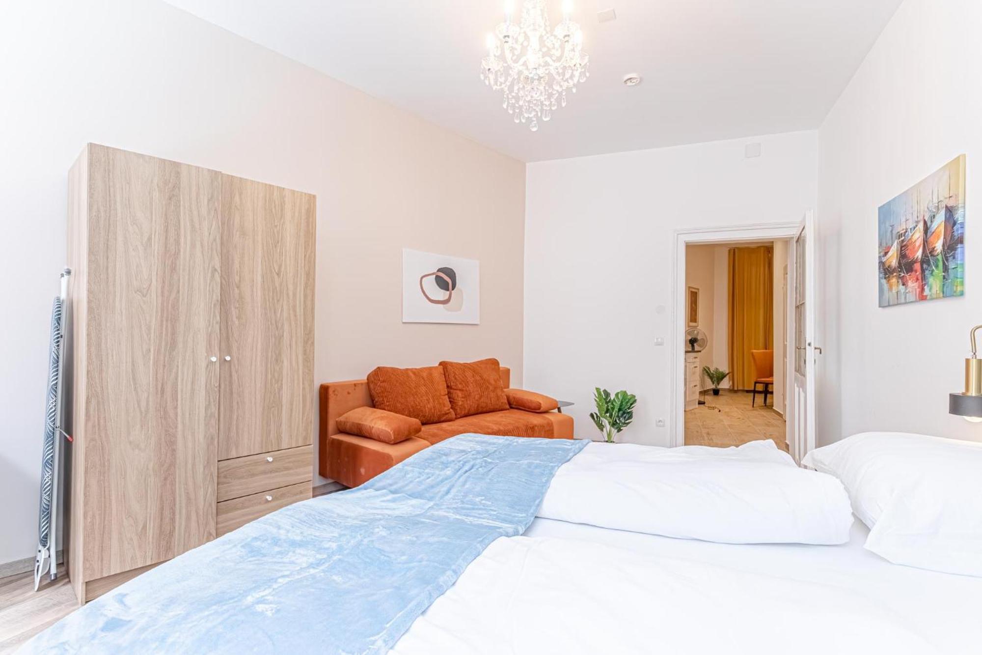 Cost Effective City Life 1Br In Classic Building Виена Екстериор снимка