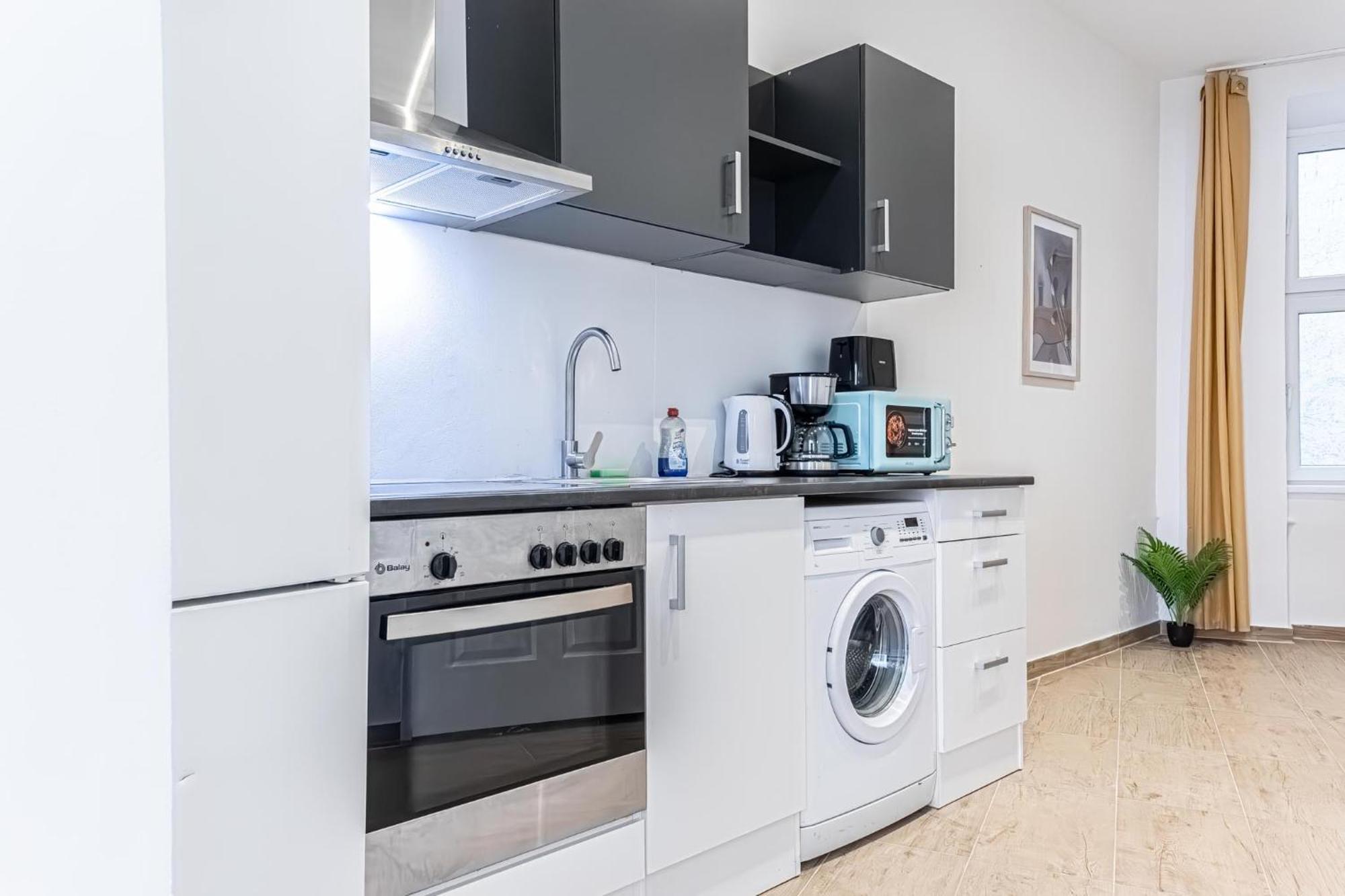 Cost Effective City Life 1Br In Classic Building Виена Екстериор снимка